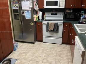 341 NW 147th St, Miami FL 33168