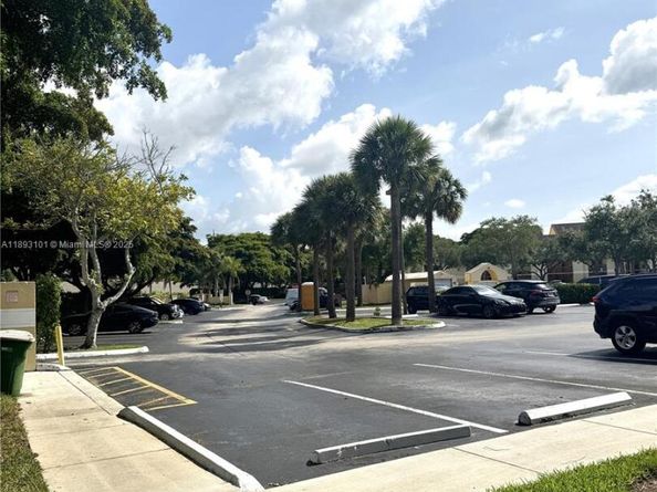 7610 Westwood Dr 122, Tamarac FL 33321