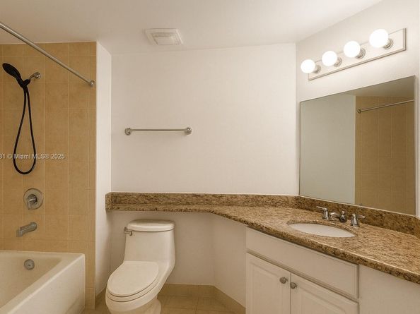 3001 NE 185th St 222, Aventura FL 33180