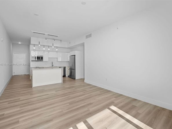 101 Diplomat Pkwy 2406, Hallandale Beach FL 33009