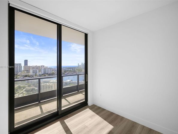 101 Diplomat Pkwy 2406, Hallandale Beach FL 33009