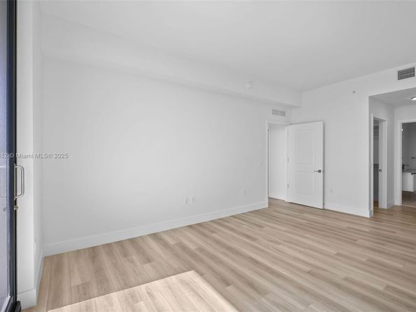 101 Diplomat Pkwy 2406, Hallandale Beach FL 33009