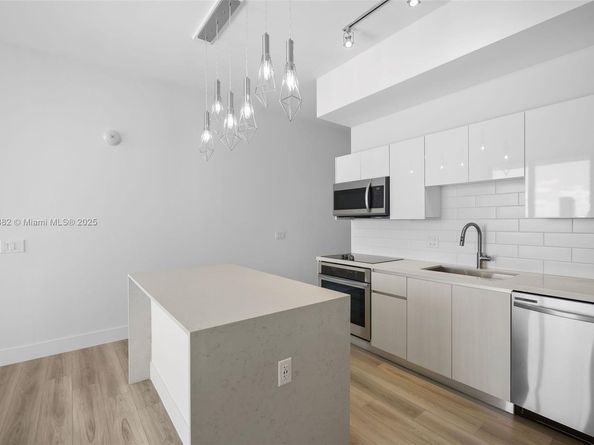 101 Diplomat Pkwy 2406, Hallandale Beach FL 33009