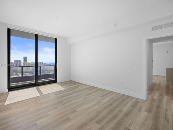 101 Diplomat Pkwy 2406, Hallandale Beach FL 33009