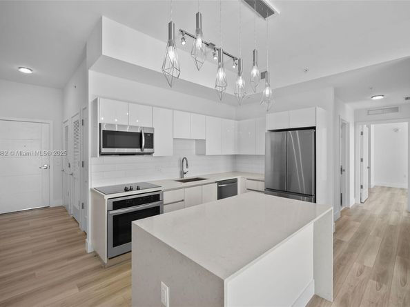 101 Diplomat Pkwy 2406, Hallandale Beach FL 33009