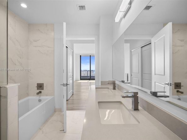 101 Diplomat Pkwy 2406, Hallandale Beach FL 33009