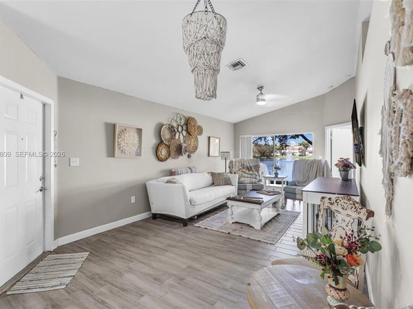 10831 NW 3rd Ct, Pembroke Pines FL 33026