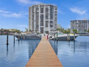 2667 S Parkview Dr, Hallandale Beach FL 33009