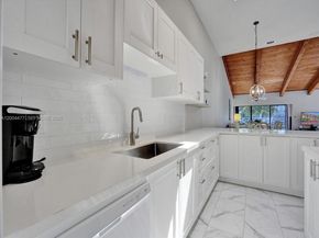 2667 S Parkview Dr, Hallandale Beach FL 33009