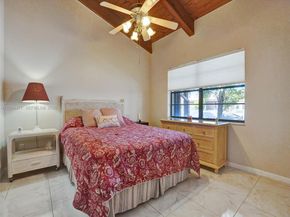 2667 S Parkview Dr, Hallandale Beach FL 33009