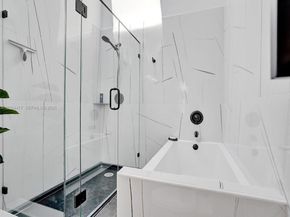 2667 S Parkview Dr, Hallandale Beach FL 33009