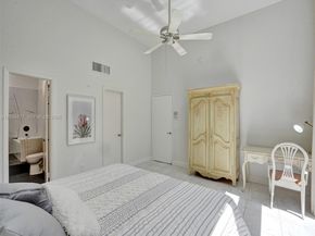 2667 S Parkview Dr, Hallandale Beach FL 33009