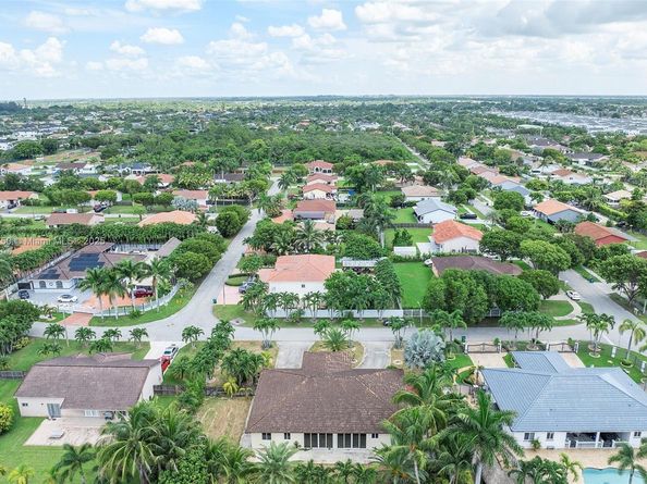 12920 SW 220th Ter, Miami FL 33170