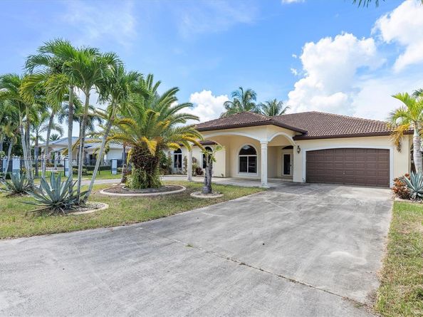 12920 SW 220th Ter, Miami FL 33170