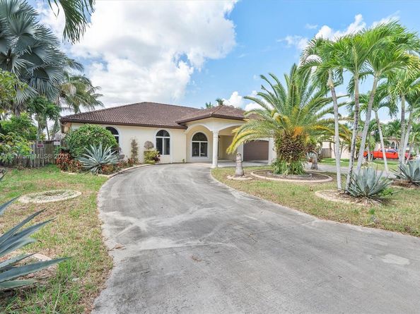 12920 SW 220th Ter, Miami FL 33170