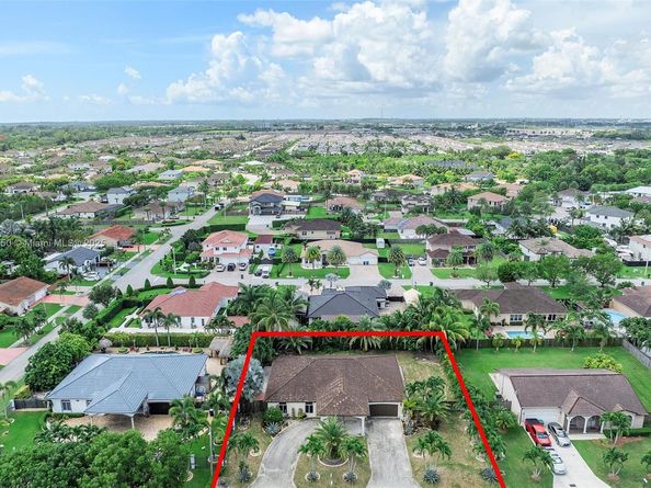12920 SW 220th Ter, Miami FL 33170