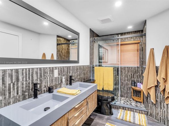 3145 Day Ave 1, Miami FL 33133