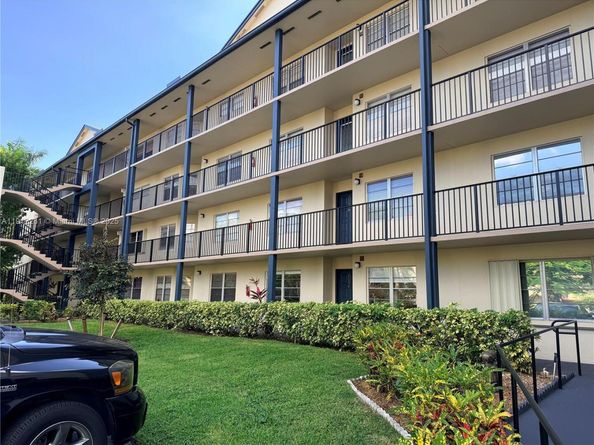 900 SW 128th Ave 105D, Pembroke Pines FL 33027