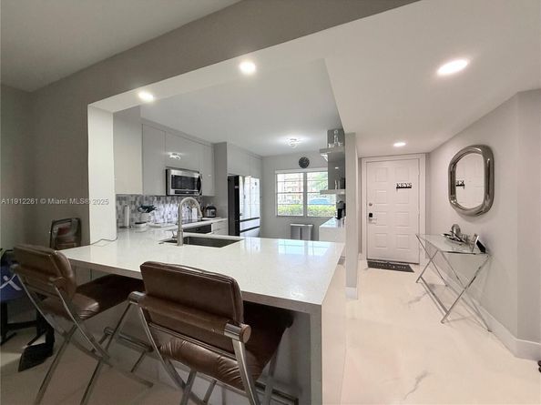 900 SW 128th Ave 105D, Pembroke Pines FL 33027