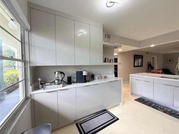 900 SW 128th Ave 105D, Pembroke Pines FL 33027