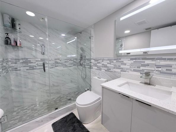 900 SW 128th Ave 105D, Pembroke Pines FL 33027