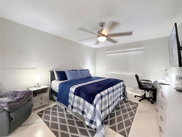 900 SW 128th Ave 105D, Pembroke Pines FL 33027