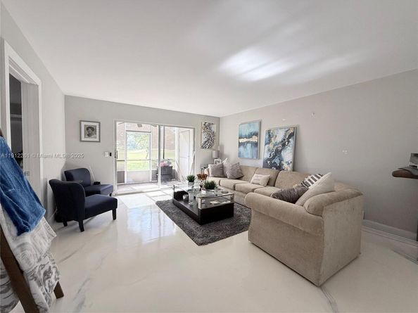 900 SW 128th Ave 105D, Pembroke Pines FL 33027