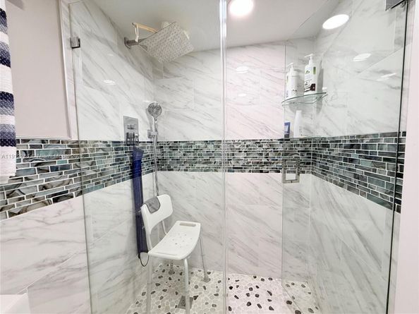 900 SW 128th Ave 105D, Pembroke Pines FL 33027