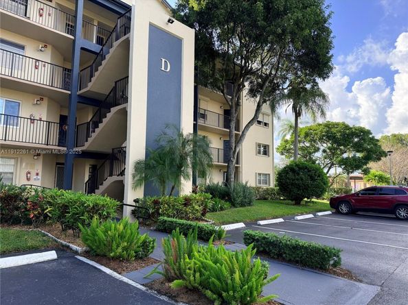 900 SW 128th Ave 105D, Pembroke Pines FL 33027