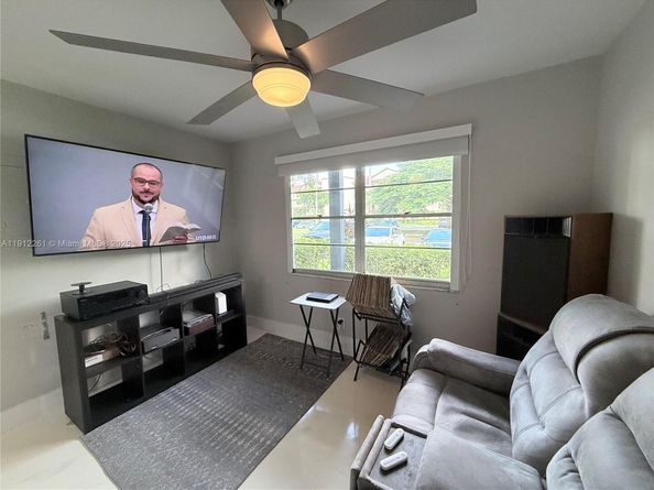 900 SW 128th Ave 105D, Pembroke Pines FL 33027