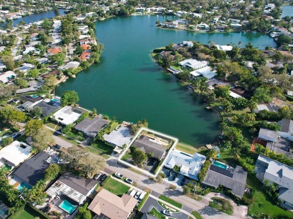 2010 NE 196th Ter, North Miami Beach FL 33179