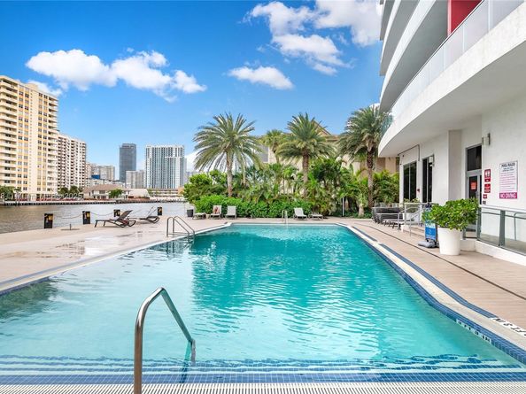 2602 E Hallandale Beach blvd R1607, Hallandale Beach FL 33009