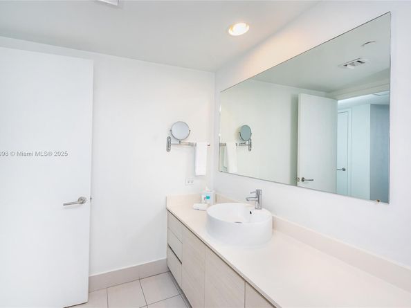 2602 E Hallandale Beach blvd R1607, Hallandale Beach FL 33009