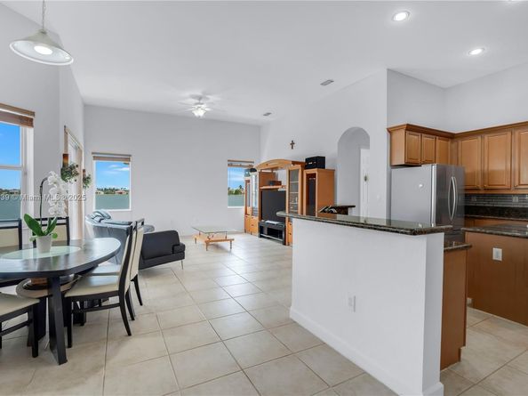 18633 SW 24th St, Miramar FL 33029