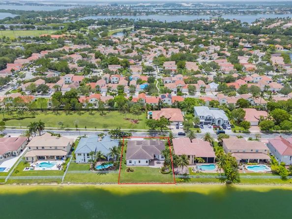 18633 SW 24th St, Miramar FL 33029