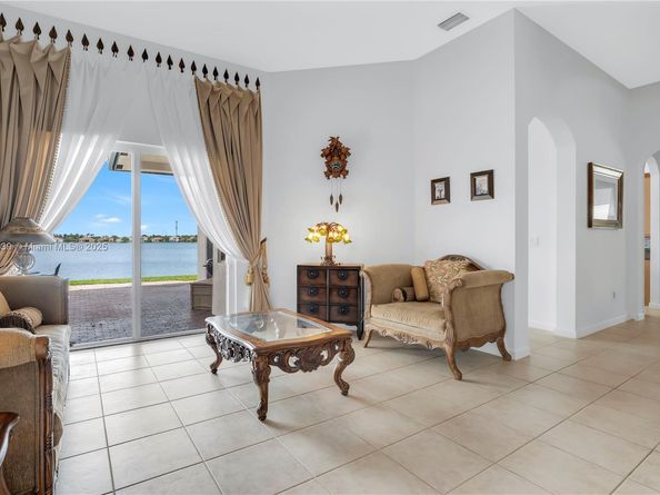 18633 SW 24th St, Miramar FL 33029