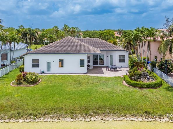 18633 SW 24th St, Miramar FL 33029