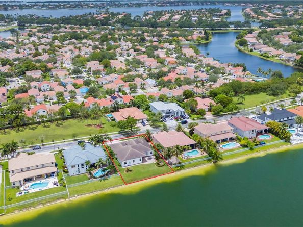 18633 SW 24th St, Miramar FL 33029