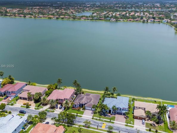 18633 SW 24th St, Miramar FL 33029