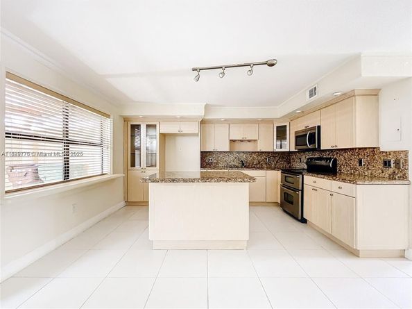 5350 W 26th Ave 118, Hialeah FL 33016