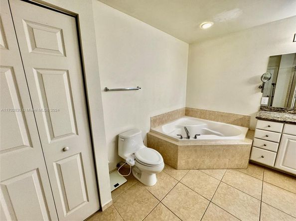 3001 NE 185th St 514, Aventura FL 33180