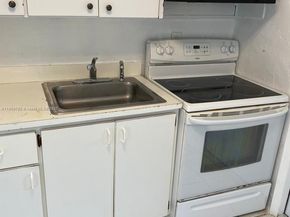 2181 NW 91st St, Miami FL 33147