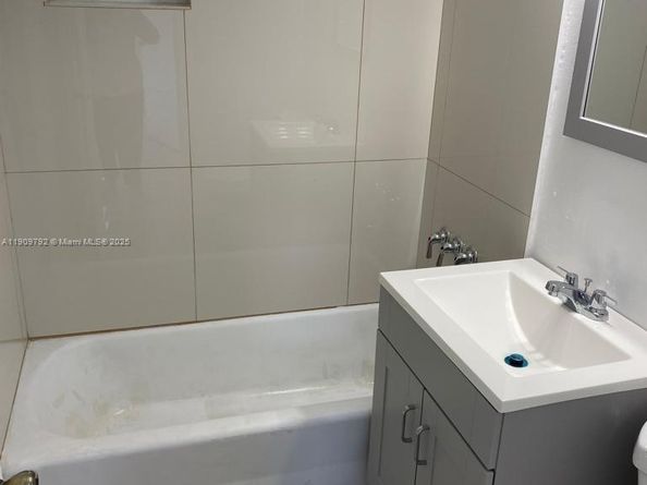 2181 NW 91st St, Miami FL 33147