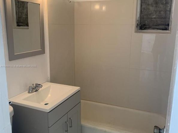 2181 NW 91st St, Miami FL 33147