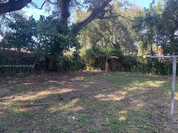 2181 NW 91st St, Miami FL 33147