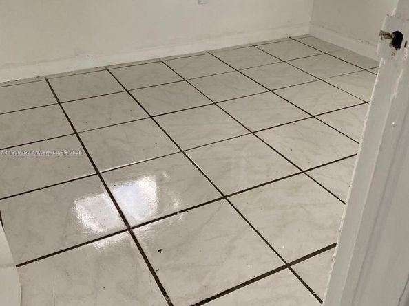 2181 NW 91st St, Miami FL 33147