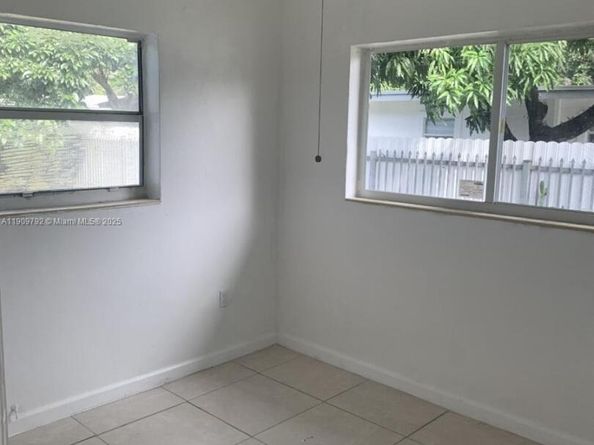 2181 NW 91st St, Miami FL 33147