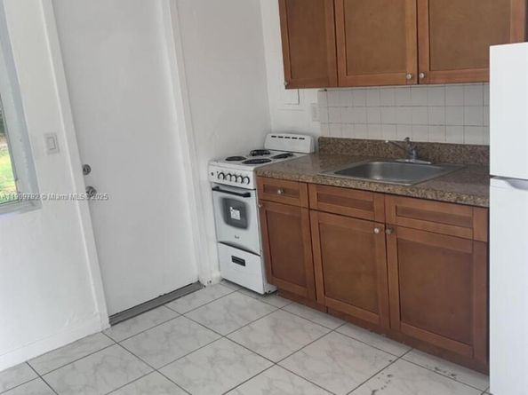 2181 NW 91st St, Miami FL 33147