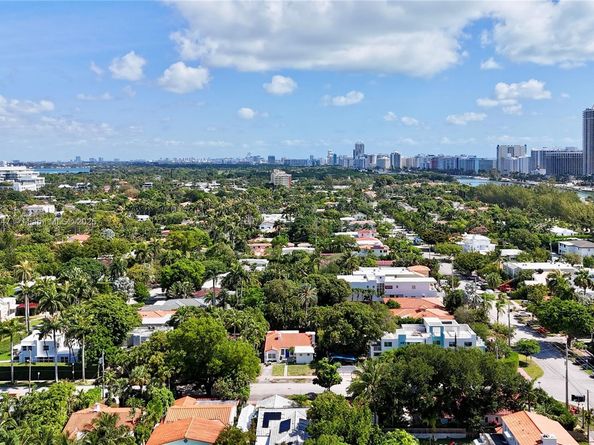 427 W 43rd St, Miami Beach FL 33140