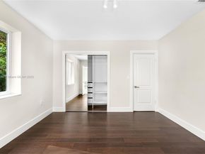 427 W 43rd St, Miami Beach FL 33140